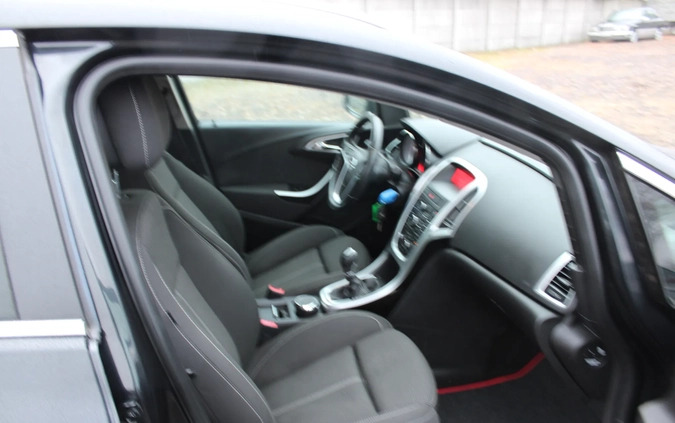 Opel Astra cena 28800 przebieg: 175000, rok produkcji 2013 z Tarnogród małe 562